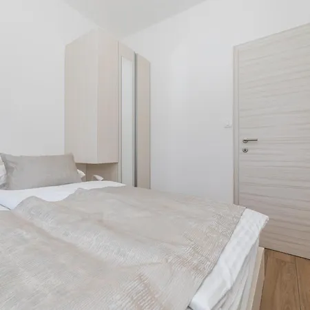 Apartment Crnekovic Ix