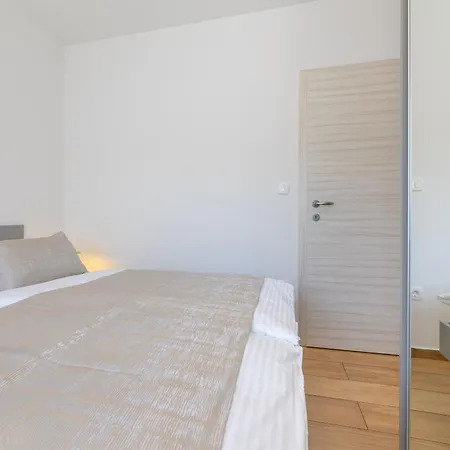 Apartment Crnekovic Ix