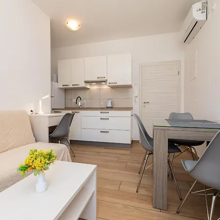 Crnekovic Ix Apartment