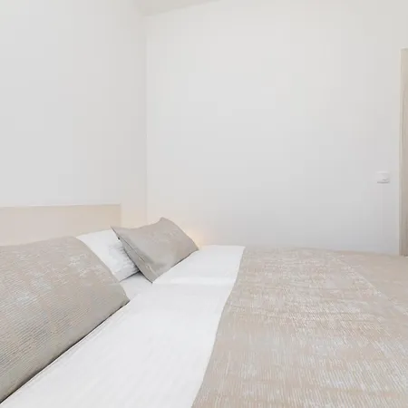 Crnekovic Ix Baska (Krk)