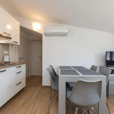 Crnekovic Ix Apartment