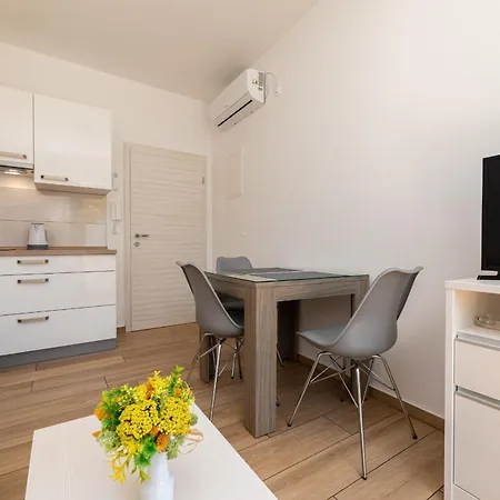 Crnekovic Ix Apartment