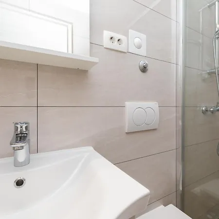 Apartment Crnekovic Ix